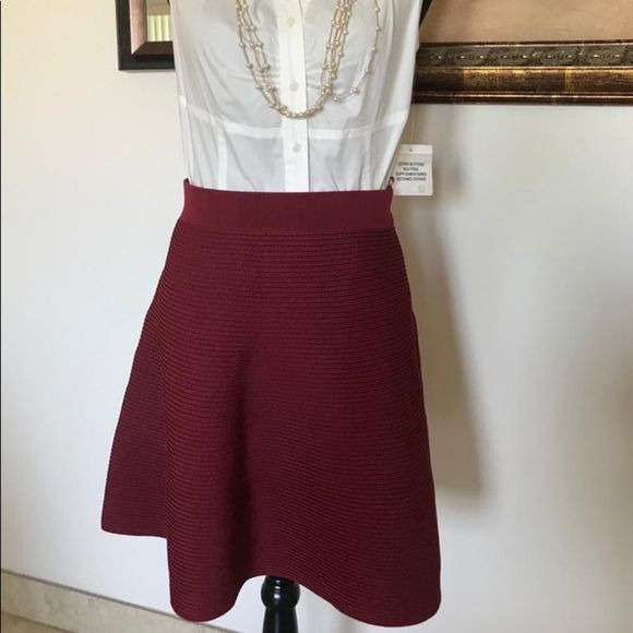 Beautiful wine color knit skirt size Small - Picture 2 of 9